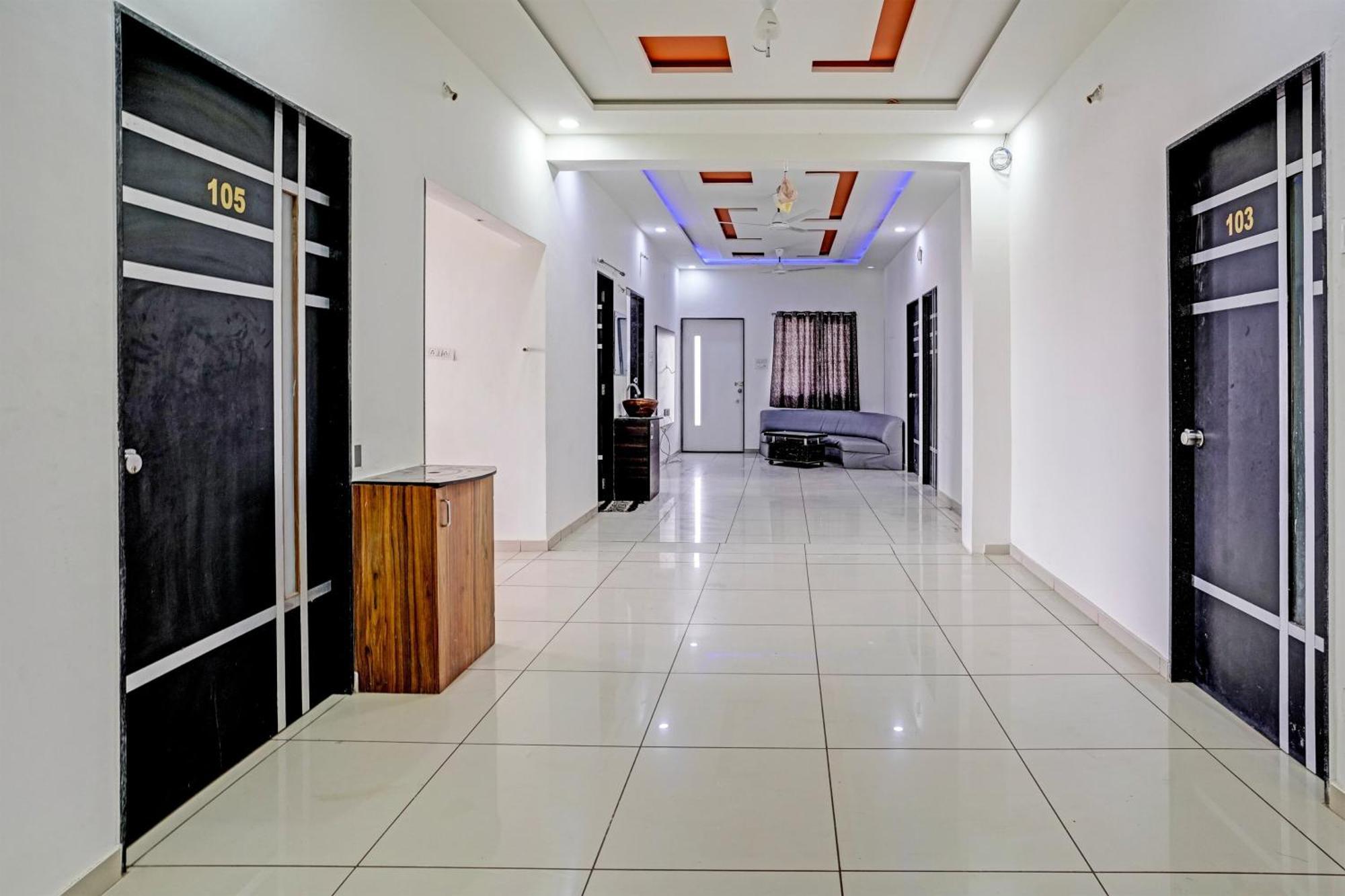 Hotel O White Palace Hotel Rajkot Exteriör bild