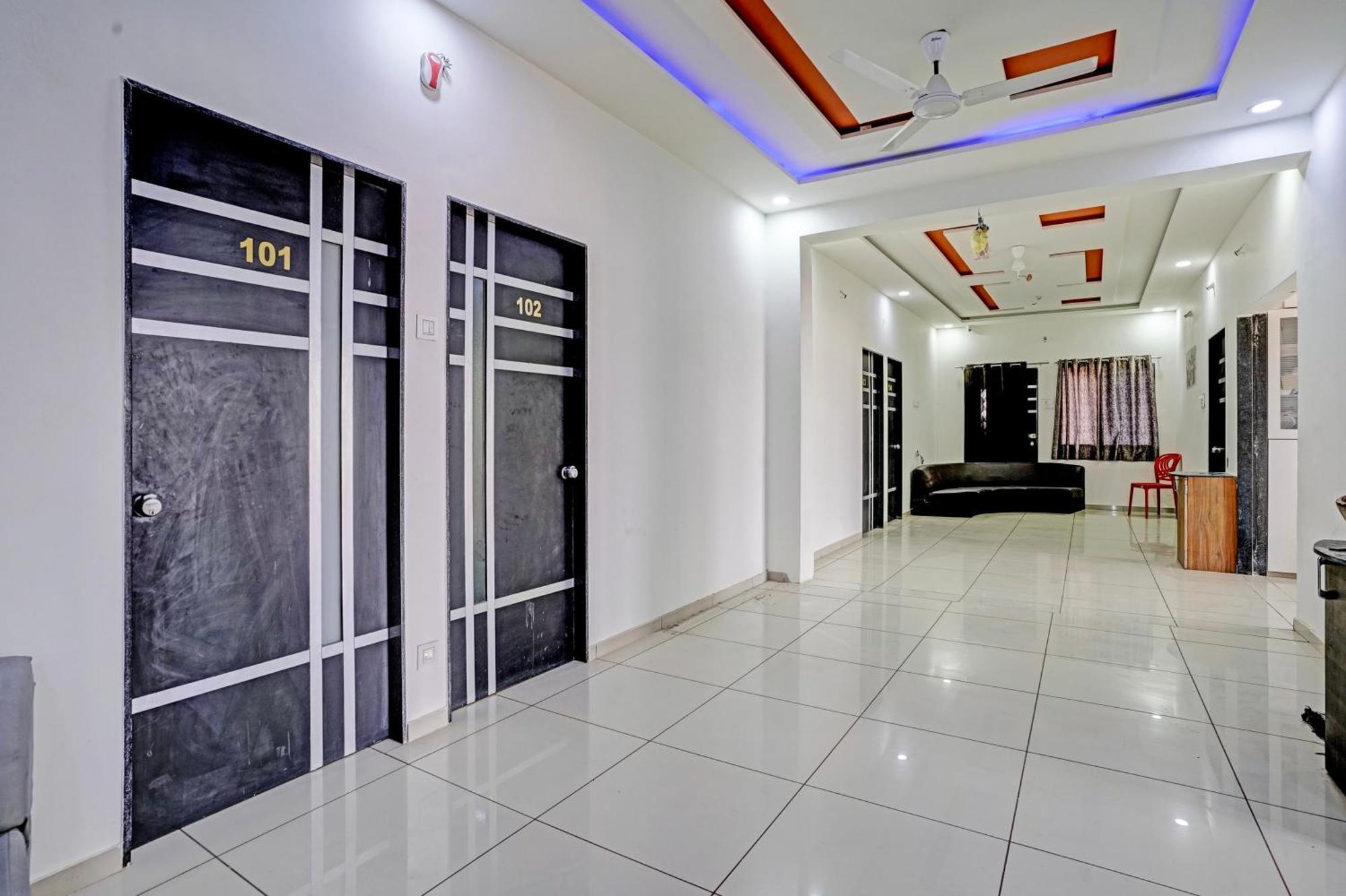 Hotel O White Palace Hotel Rajkot Exteriör bild