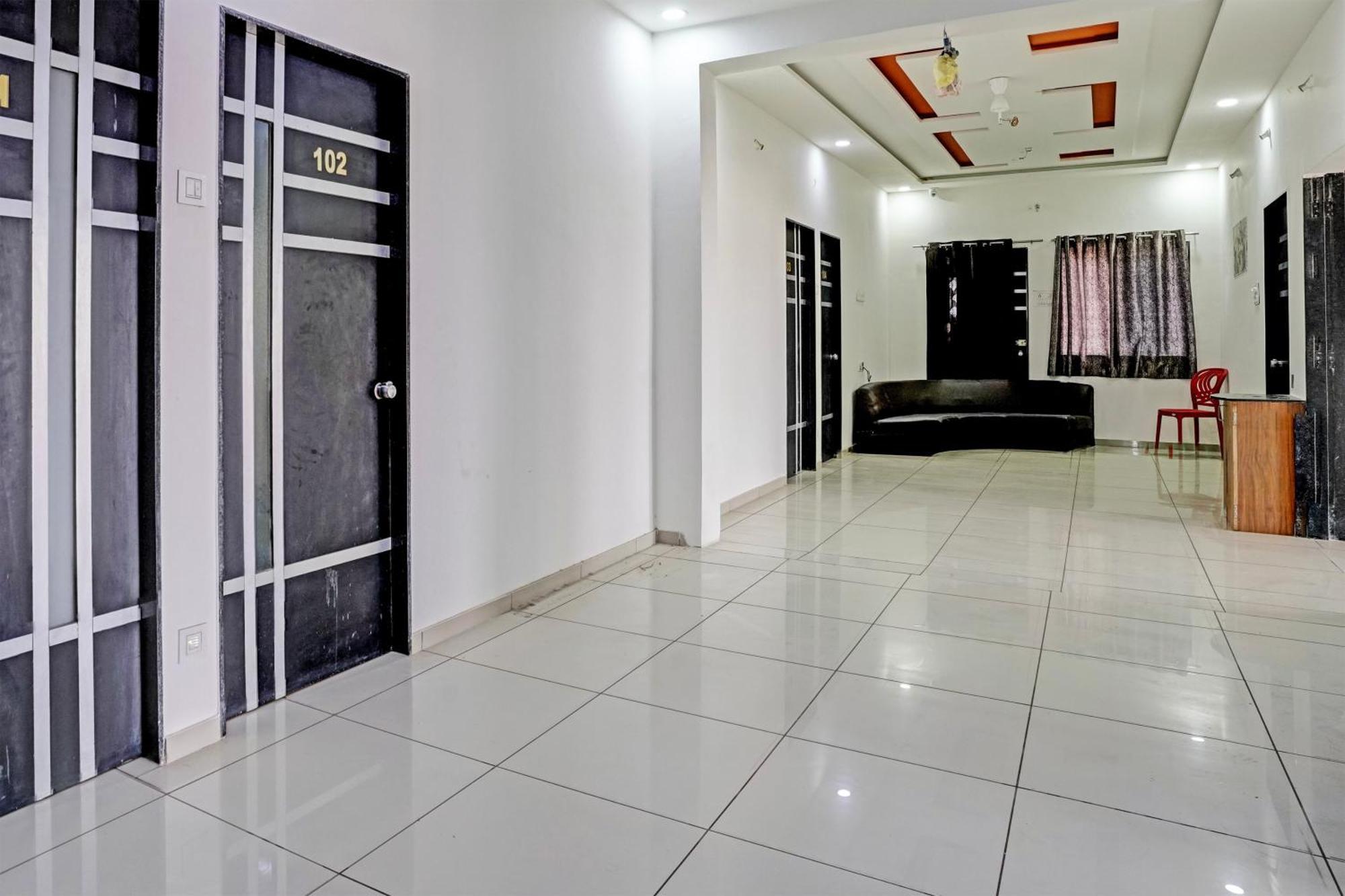Hotel O White Palace Hotel Rajkot Exteriör bild